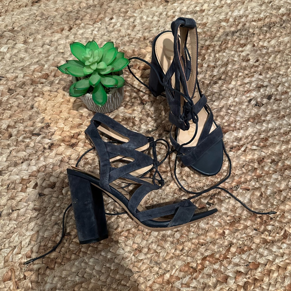 LACE UP HEELS